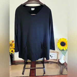 Danskin women’s size 2X black long sleeve sweatshirt with pockets
